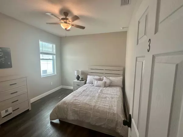 Coliving in Live Oaks Square - East Tampa, Tampa