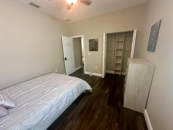 Coliving in Live Oaks Square - East Tampa, Tampa