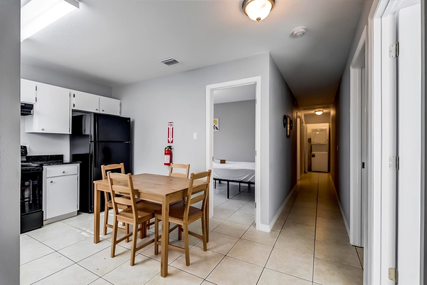 Coliving in Live Oaks Square - East Tampa, Tampa