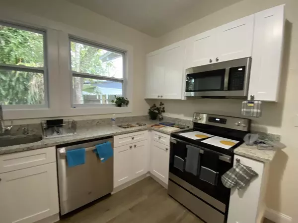 Coliving in Live Oaks Square - East Tampa, Tampa