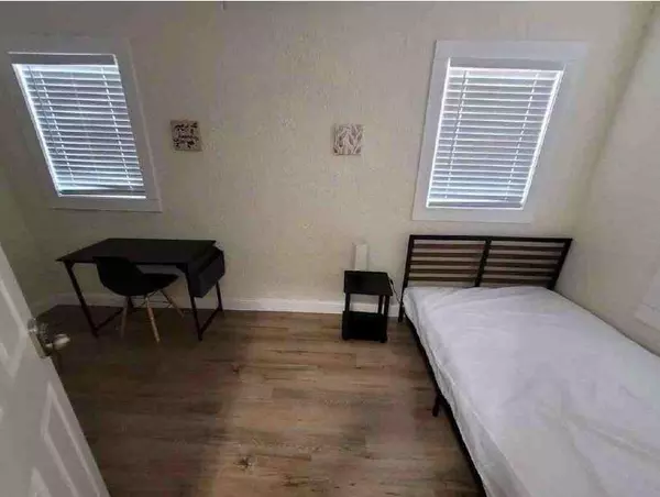 Coliving in Live Oaks Square - East Tampa, Tampa