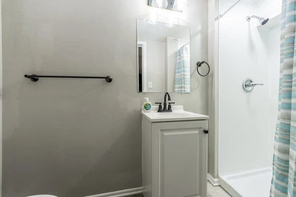 Coliving in Lee's Summit - Outer KCMO, Kansas City