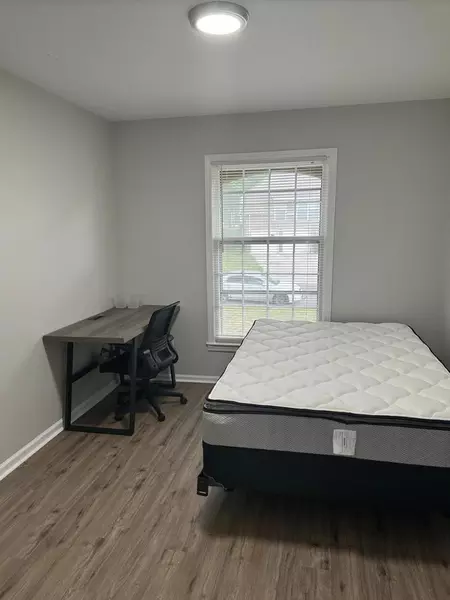 Coliving in Blue Springs - Outer KCMO, Kansas City