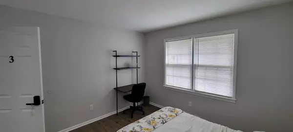 Coliving in Blue Springs - Outer KCMO, Kansas City