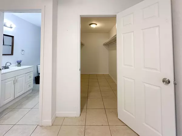 Coliving in University - North Tampa, Tampa