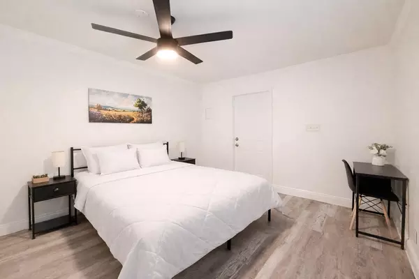 Coliving in Live Oaks Square - East Tampa, Tampa