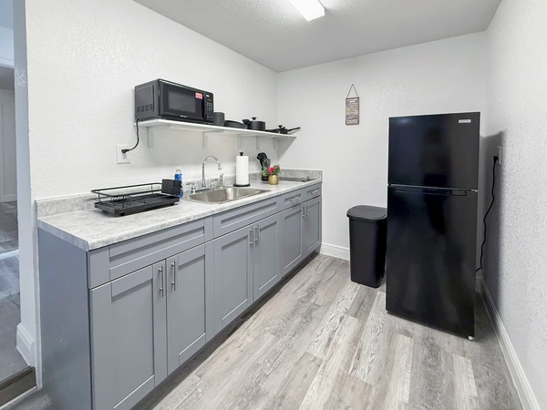 Coliving in Live Oaks Square - East Tampa, Tampa