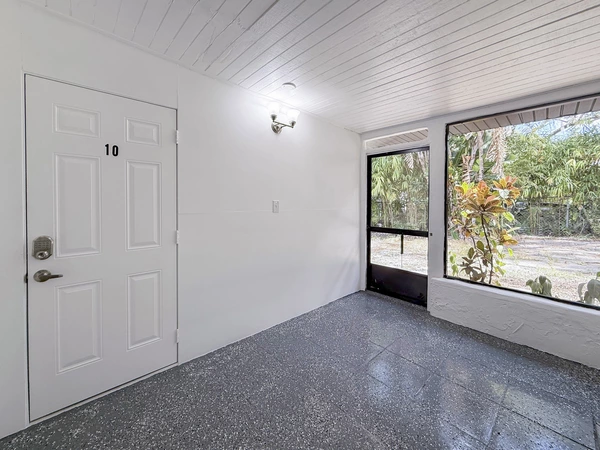 Coliving in Live Oaks Square - East Tampa, Tampa