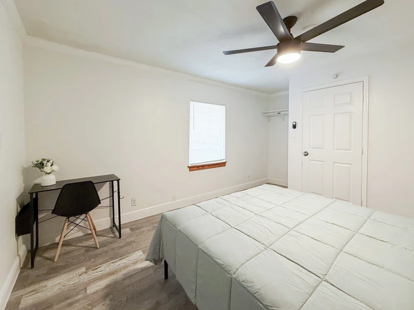 Coliving in Live Oaks Square - East Tampa, Tampa