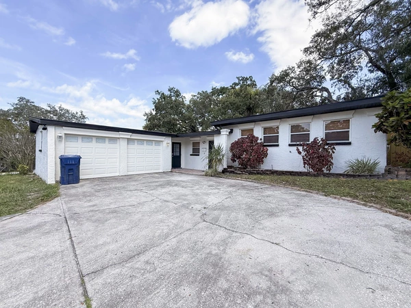 Coliving in Live Oaks Square - East Tampa, Tampa