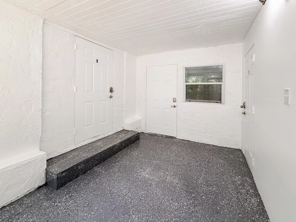 Coliving in Live Oaks Square - East Tampa, Tampa