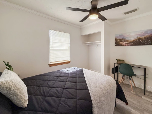 Coliving in Live Oaks Square - East Tampa, Tampa