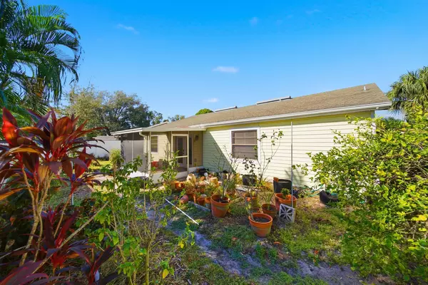 Coliving in Town 'n' Country - West Tampa, Tampa