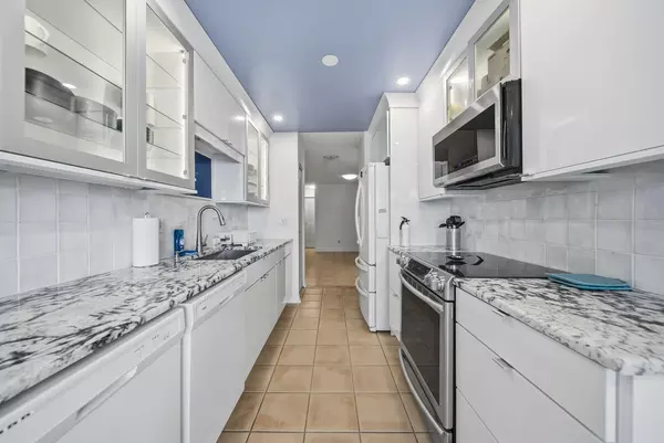 Coliving in Town 'n' Country - West Tampa, Tampa