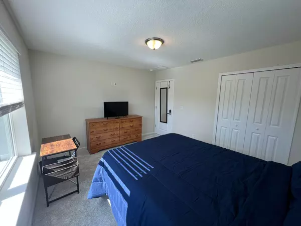 Coliving in Cedar Hills - Westside, Jacksonville