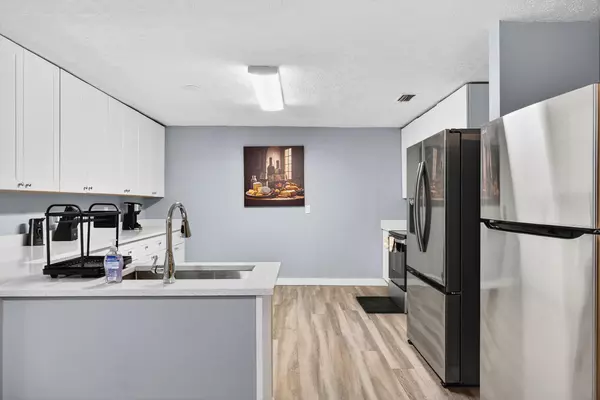 Coliving in Live Oaks Square - East Tampa, Tampa
