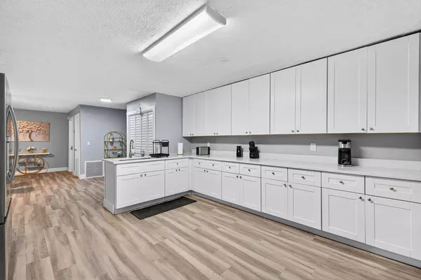 Coliving in Live Oaks Square - East Tampa, Tampa