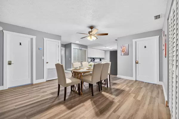Coliving in Live Oaks Square - East Tampa, Tampa