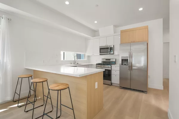 Coliving in Valley Village - San Fernando Valley, Los Angeles