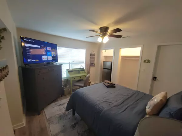 Coliving in Cedar Hills - Westside, Jacksonville