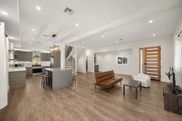 Coliving in Valley Village - San Fernando Valley, Los Angeles