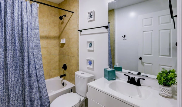 Coliving in Live Oaks Square - East Tampa, Tampa