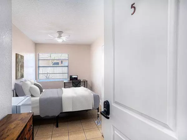 Coliving in University Square - North Tampa, Tampa