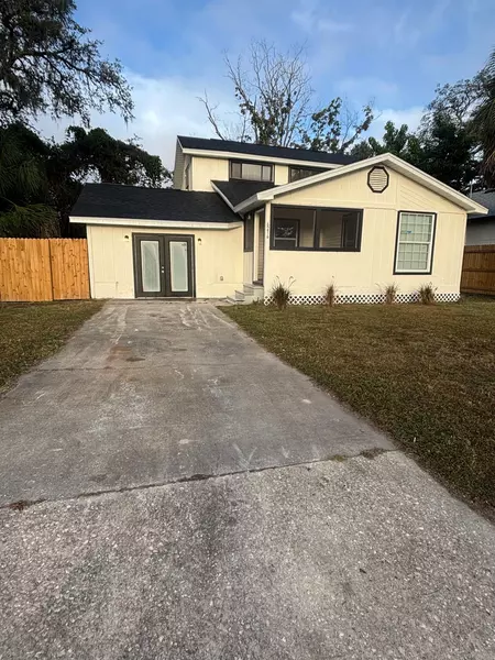 Coliving in Live Oaks Square - East Tampa, Tampa