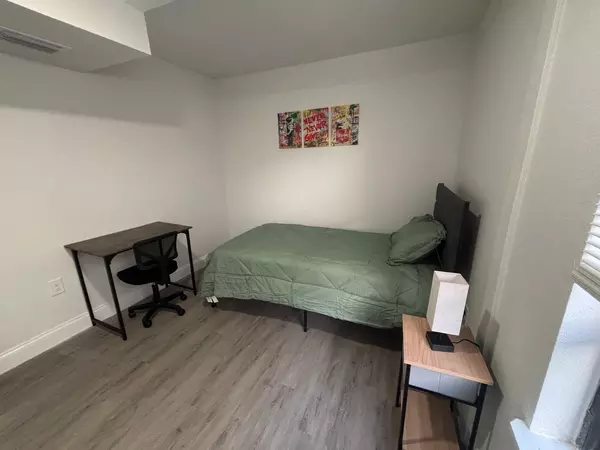 Coliving in Live Oaks Square - East Tampa, Tampa