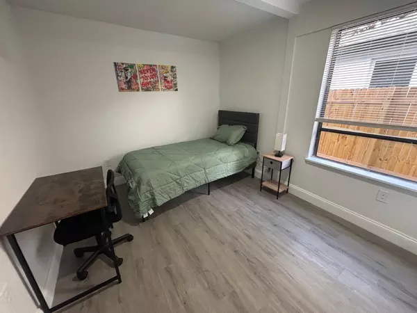 Coliving in Live Oaks Square - East Tampa, Tampa