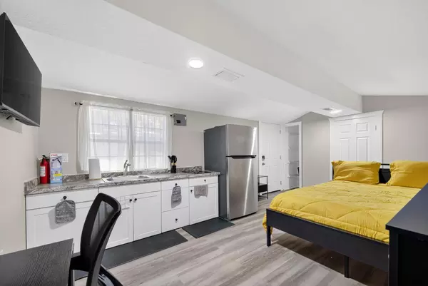 Coliving in Live Oaks Square - East Tampa, Tampa