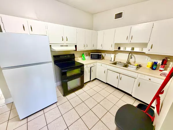 Coliving in University Square - North Tampa, Tampa