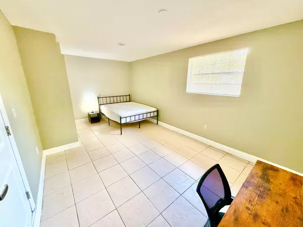 Coliving in University Square - North Tampa, Tampa