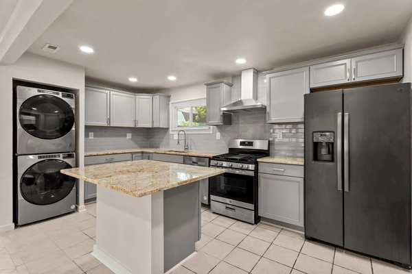 Coliving in Monument Avenue Park - West End RVA, Richmond