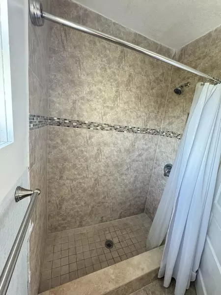 Coliving in Sulphur Springs - North Tampa, Tampa