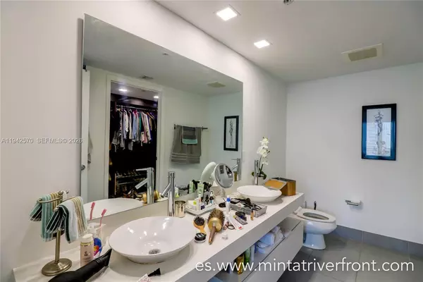 2 bedrooms apartment for rent in Downtown Miami - Miami, Miami