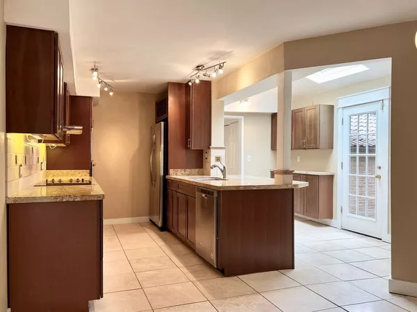 4 bedrooms apartment for rent in Wedgwood - North Seattle, Seattle