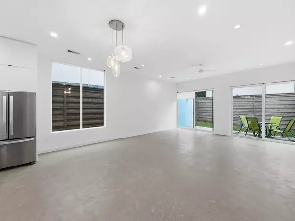 3 bedrooms apartment for rent in Old East Dallas - Ne Dallas, Dallas