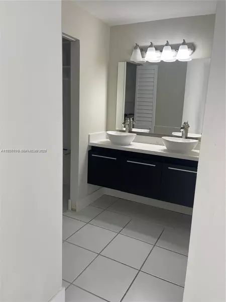 3 bedrooms apartment for rent in Westchester FL - Miami Dade, Miami
