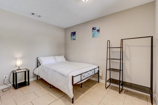 Coliving in Lake Forest - Northside, Jacksonville