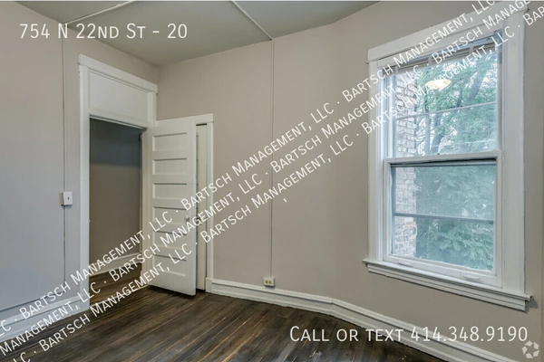 3 bedrooms apartment for rent in Avenues West - Central Mil, Milwaukee