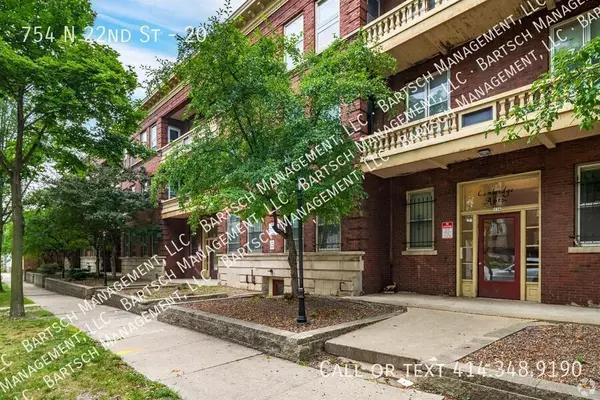 3 bedrooms apartment for rent in Avenues West - Central Mil, Milwaukee
