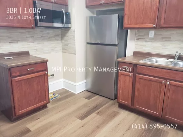 3 bedrooms apartment for rent in North Division - North Mil / North Shore, Milwaukee