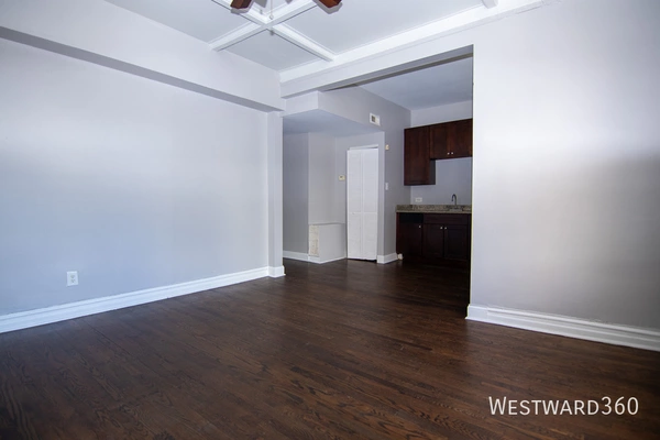 4 bedrooms apartment for rent in Washington Park - South Side, Chicago
