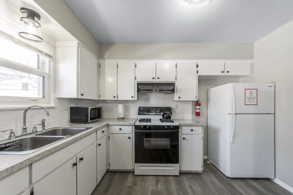 Coliving in Lee's Summit - Outer KCMO, Kansas City