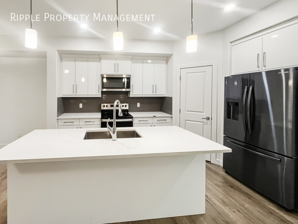 3 bedrooms apartment for rent in Chapelle - SW Edmonton, Edmonton