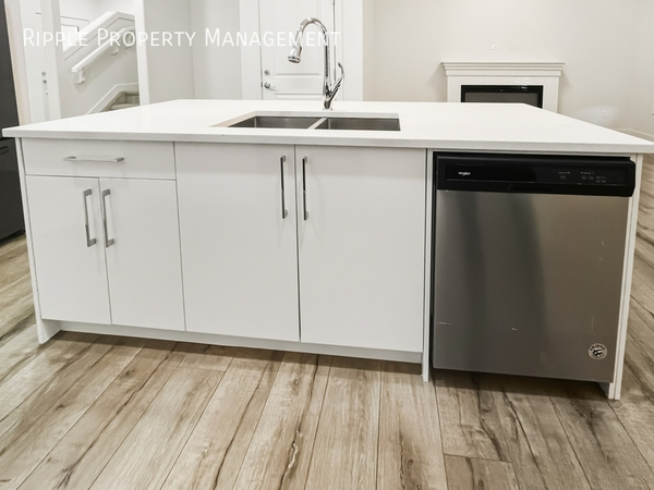 3 bedrooms apartment for rent in Chapelle - SW Edmonton, Edmonton