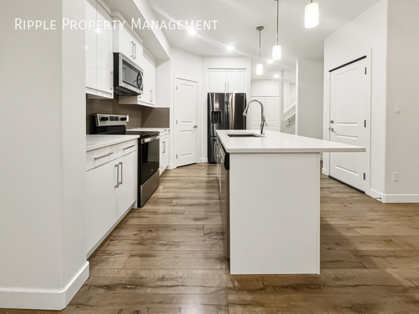 3 bedrooms apartment for rent in Chapelle - SW Edmonton, Edmonton