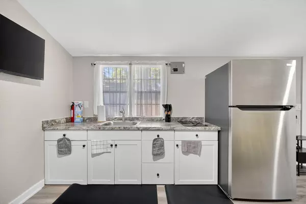 Coliving in Live Oaks Square - East Tampa, Tampa