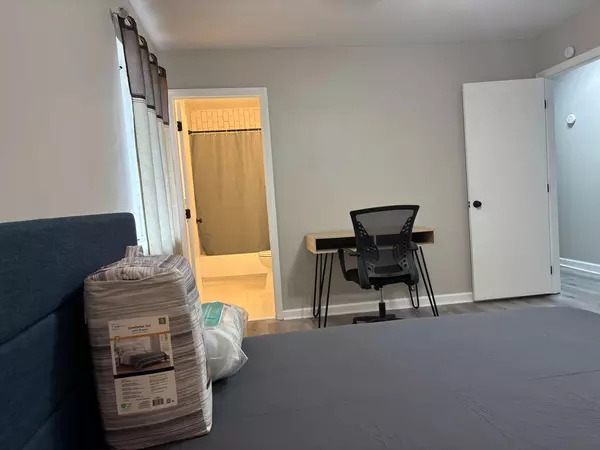 Coliving in Hickory Ridge - East Charlotte, Charlotte